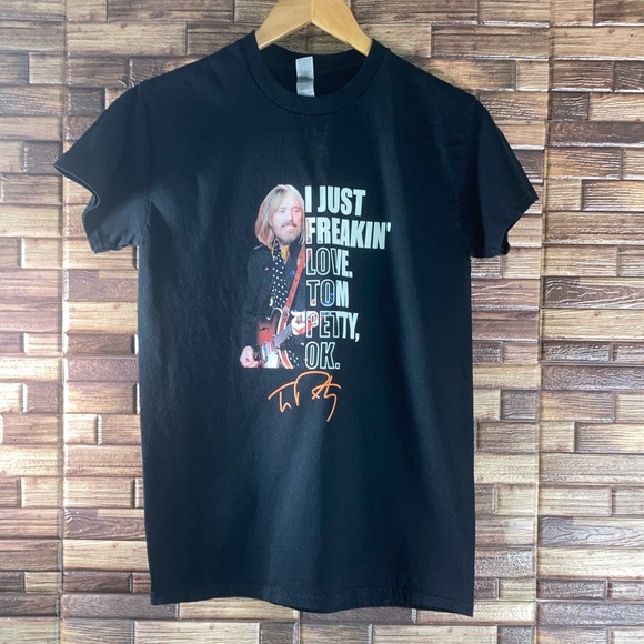 Bundle of 2 EUC Small Gildan Tom Petty T Shirts Unisex - Picture 2 of 7